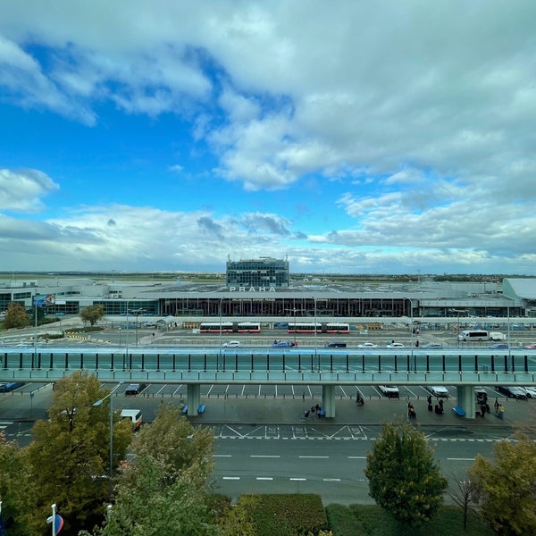 Great view of the airport from the hallway. Perfect place to do a timelapse video!