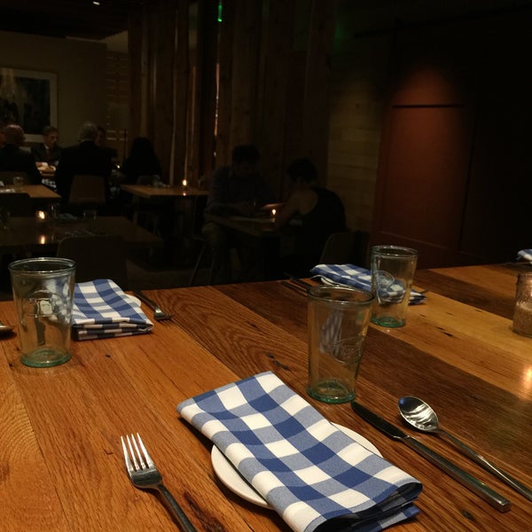 Foto diambil di Juniper Bar &amp; Restaurant oleh Kirsten A. pada 9/9/2015