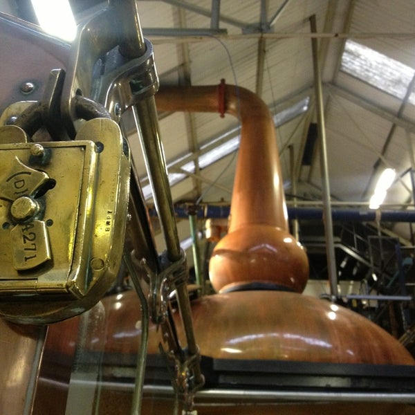 รูปภาพถ่ายที่ Tomatin Distillery โดย Kirsten A. เมื่อ 1/4/2013