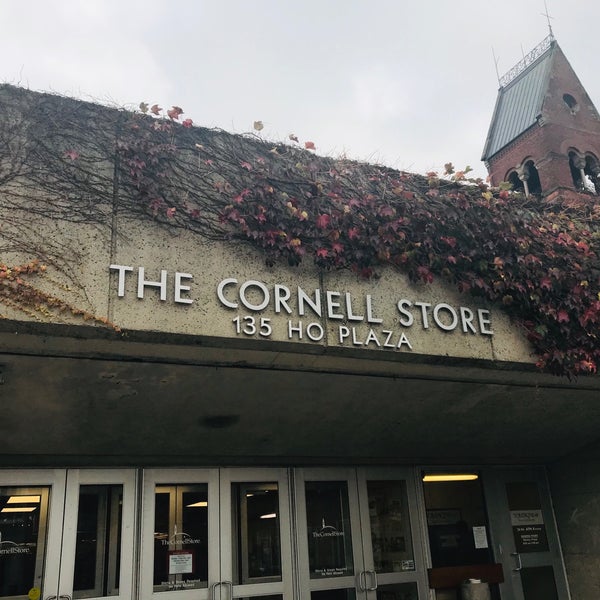 Снимок сделан в The Cornell Store пользователем weishin t. 11/2/2019