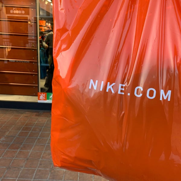 Nike Factory Store 南大沢1 600
