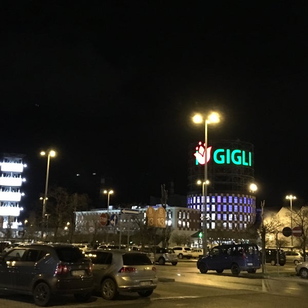Photo taken at I Gigli Shopping Centre by Hilly on 2/8/2018