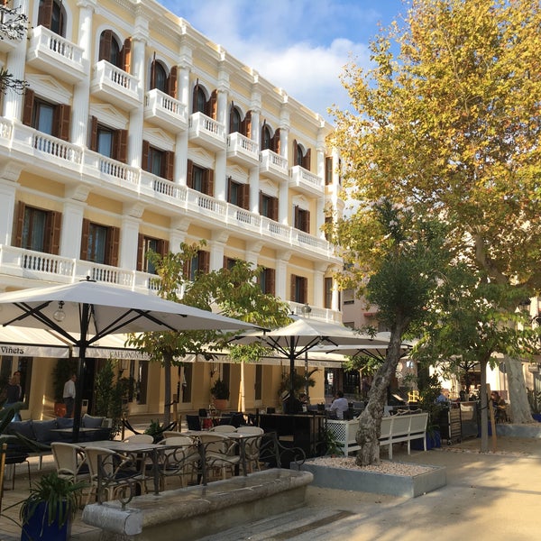 10/29/2017 tarihinde Hillyziyaretçi tarafından Café Montesol Ibiza'de çekilen fotoğraf
