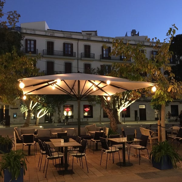 Foto diambil di Café Montesol Ibiza oleh Hilly pada 11/21/2017