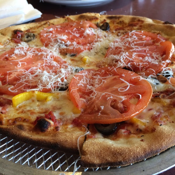 Foto tomada en Wichita Brewing Company &amp; Pizzeria  por Kyle W. el 8/5/2015
