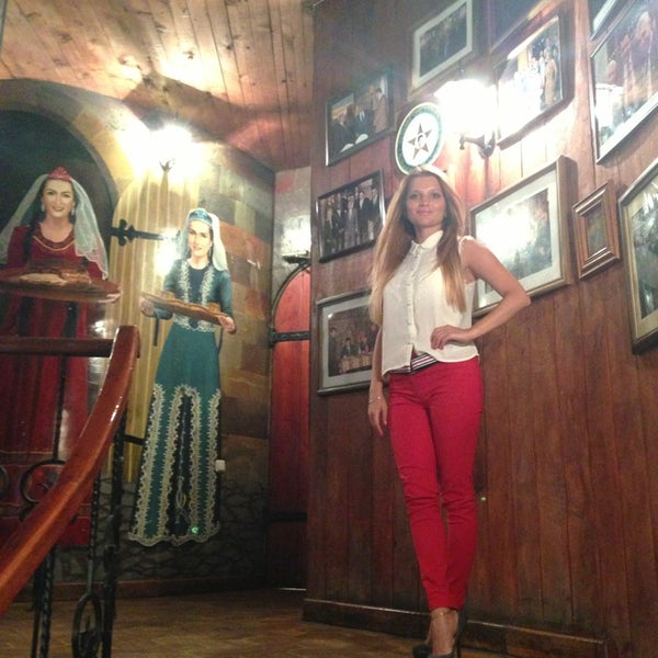Das Foto wurde bei Old Erivan Restaurant Complex von Елена В. am 7/19/2013 aufgenommen