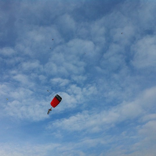 Foto tirada no(a) Skydive Empuriabrava por Leca em 10/7/2012