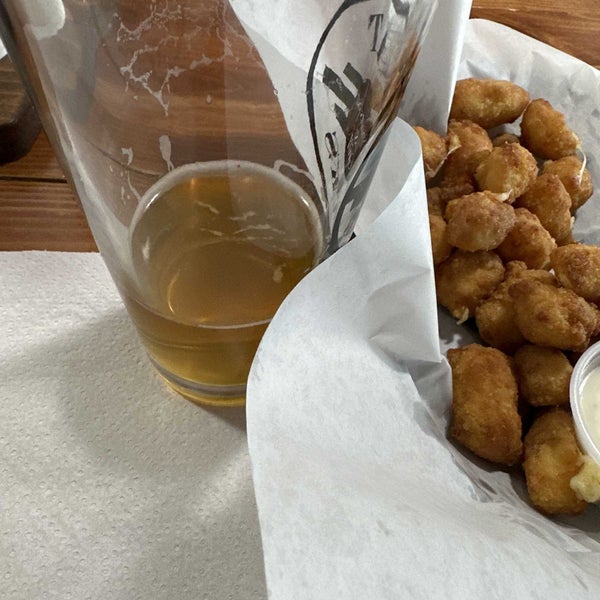 Fat Jack's Sports Bar & Grill 146 W Main St