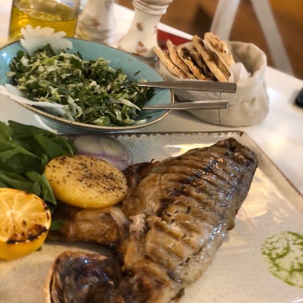 Fresh fish from Turkey 👏🏻👏🏻 Elegant interior design and very wise chefs 👍🏻👍🏻 We had Green Salad, Jumbo Shrimp and Blue Fish (Kofana)
