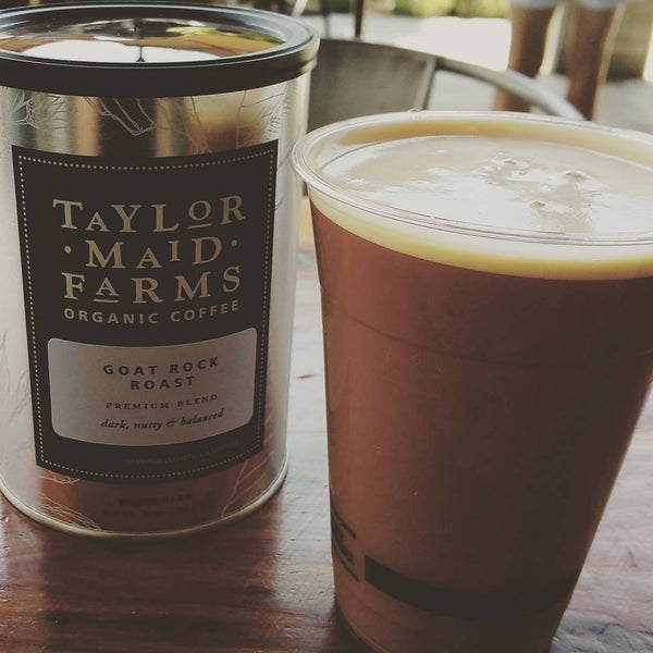 Foto tirada no(a) Taylor Maid Farms Organic Coffee por Kimberly S. em 7/27/2015