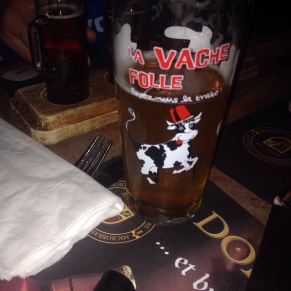 Photo taken at Saint-Pub - Microbrasserie Charlevoix by Kyle L. on 1/24/2015