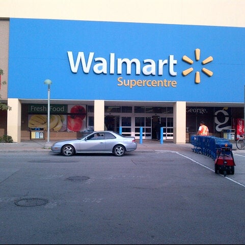 Photo taken at Walmart Supercentre by Guido D. on 9/14/2012
