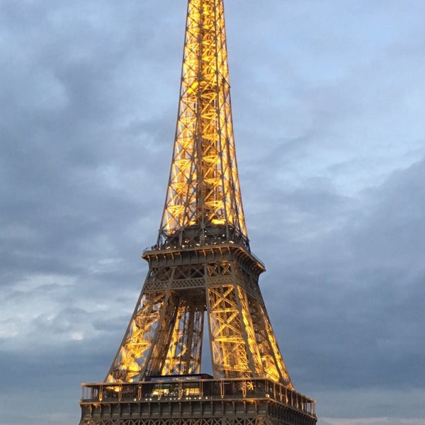 Photo taken at Hôtel Mercure Paris Centre Tour Eiffel by Meshaal on 9/15/2017