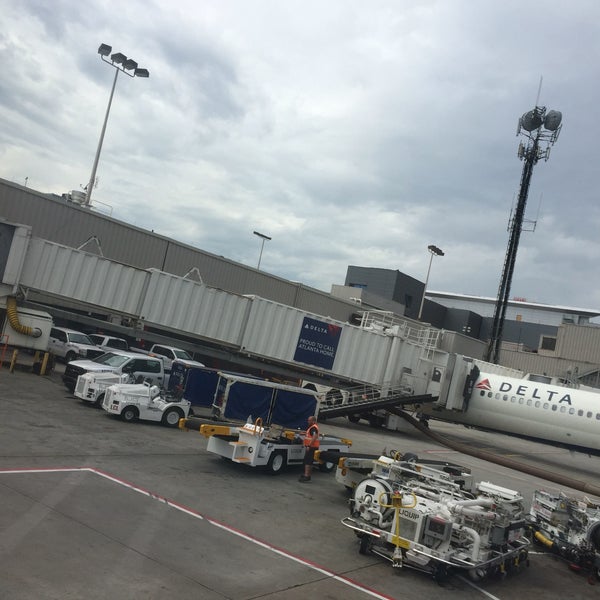Foto tirada no(a) Aeroporto Internacional de Atlanta Hartsfield-Jackson (ATL) por Will F. em 8/19/2016