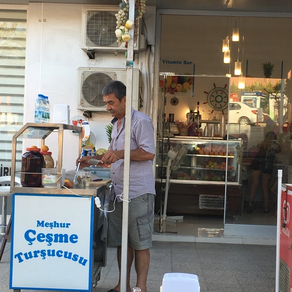 Foto tomada en Çeşme Turşucusu ++Vitamin Bar  por Murat G. el 8/30/2017