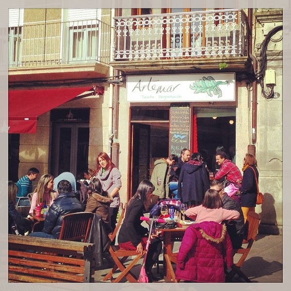 รูปภาพถ่ายที่ ARTEMAR Tienda Degustación. Cangas โดย Lucía A. เมื่อ 2/16/2014