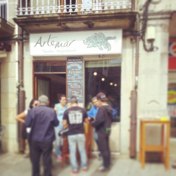 Photo taken at ARTEMAR Tienda Degustación. Cangas by Lucía A. on 9/28/2013