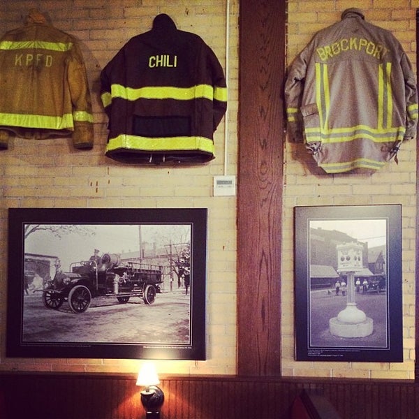 12/29/2013にTodd L.がHose 22 Firehouse Grillで撮った写真