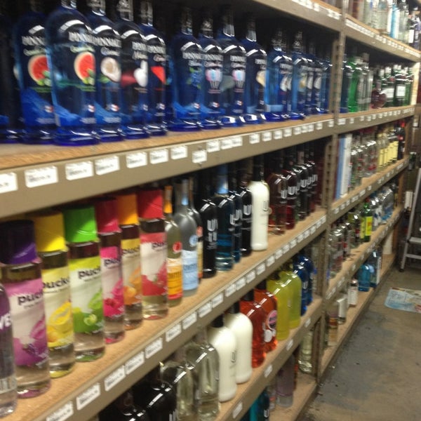 Photo taken at Emilio&#39;s Beverage Warehouse by Ferny D. on 1/1/2013