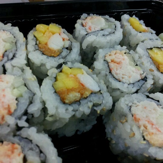 Foto tirada no(a) Iron Sushi por Michelle D. em 11/19/2012