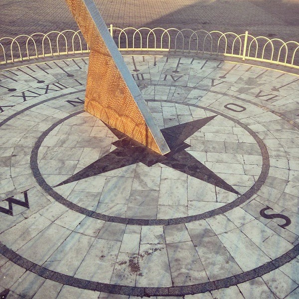 Экваториальные солнечные часы. Зачарованных солнечных часов. Солнечные часы древнего египта. Древнекитайский гномон. Зачарованных солнечных часов.