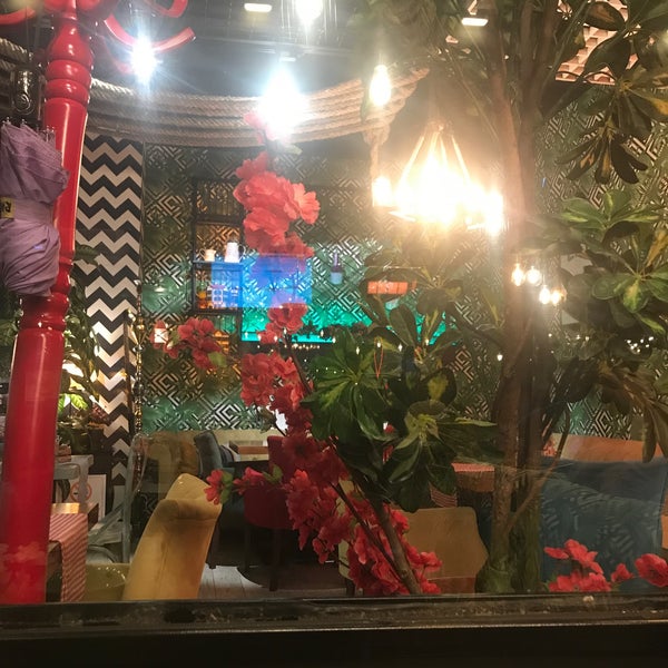 Foto tirada no(a) Karabiber Cafe &amp; Restaurant por Cem S. em 10/24/2019