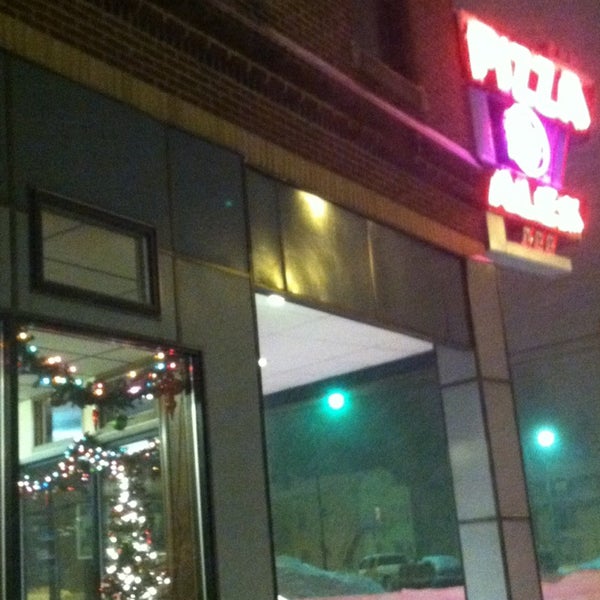 Снимок сделан в Pizza by Alex пользователем Michael L. 12/30/2012