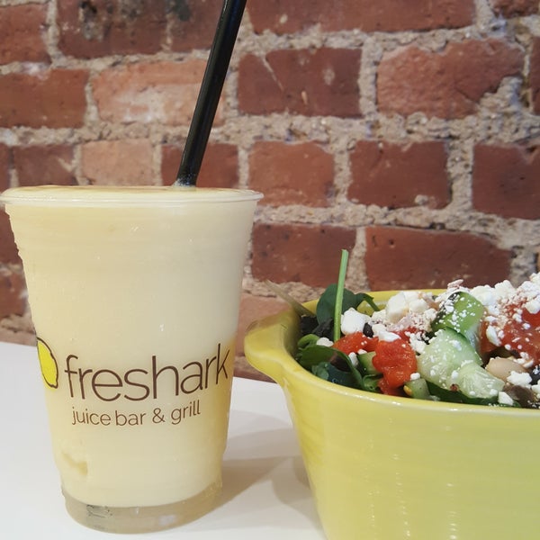 sunny days warm weather get to freshark#freshark #rightineverybite #juicebar # cleaneating #chefmode #healthychoices #wellness #instagood