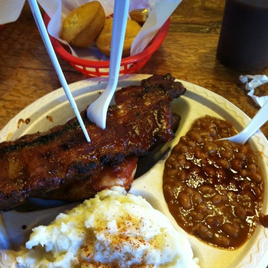 รูปภาพถ่ายที่ Rib Ranch BBQ โดย Leonardo G. เมื่อ 10/25/2012
