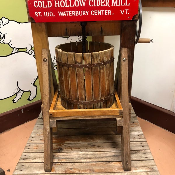 Photo taken at Cold Hollow Cider Mill by Genny C. on 9/3/2019