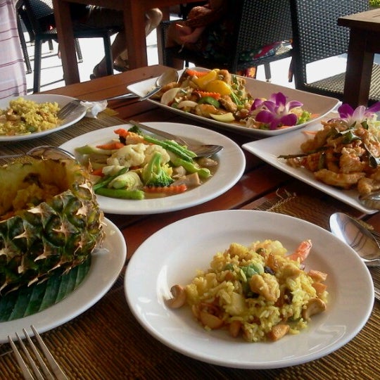Foto tomada en Aquatini Riverside Restaurant &amp; Bar  por Noin el 1/3/2013
