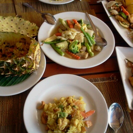 Photo taken at Aquatini Riverside Restaurant &amp; Bar by Noin on 1/3/2013