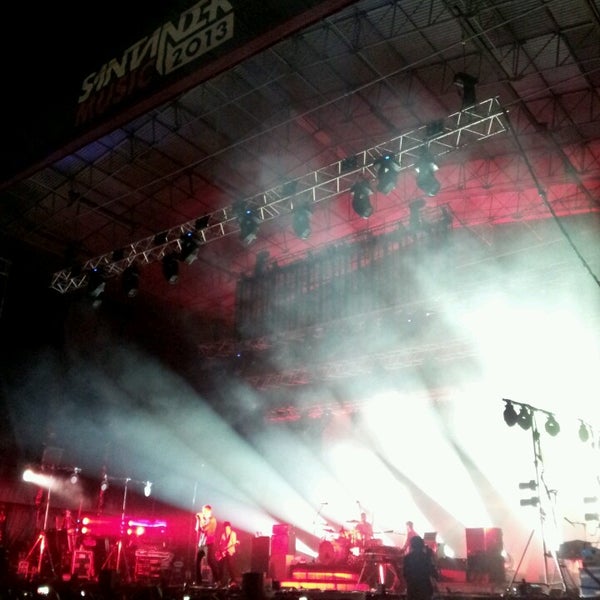 รูปภาพถ่ายที่ Santander Music Festival โดย Super en Serio เมื่อ 8/2/2013