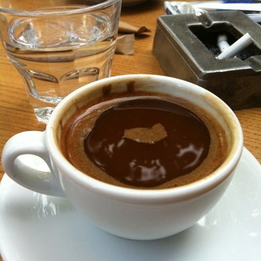 Photo taken at Sir Winston Tea House by Gökşen G. on 10/31/2012