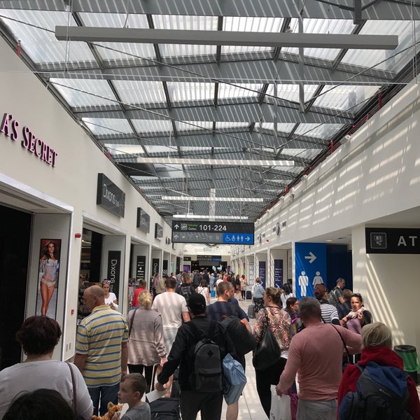 รูปภาพถ่ายที่ Flughafen Dublin (DUB) โดย Stephen D. เมื่อ 8/13/2017