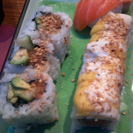 8/16/2012 tarihinde Roman T.ziyaretçi tarafından Sushi King'de çekilen fotoğraf