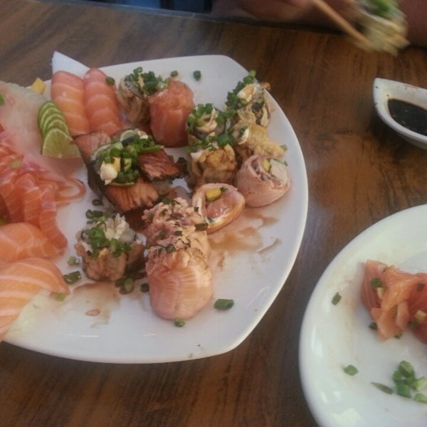 Photo taken at Sensei Lounge Sushi by Rodrigo on 12/23/2014