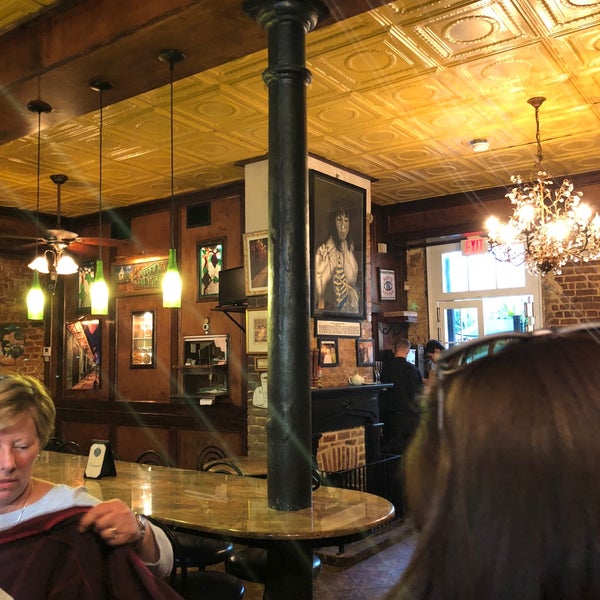 4/27/2018 tarihinde Nicole L.ziyaretçi tarafından Orleans Grapevine Wine Bar and Bistro'de çekilen fotoğraf