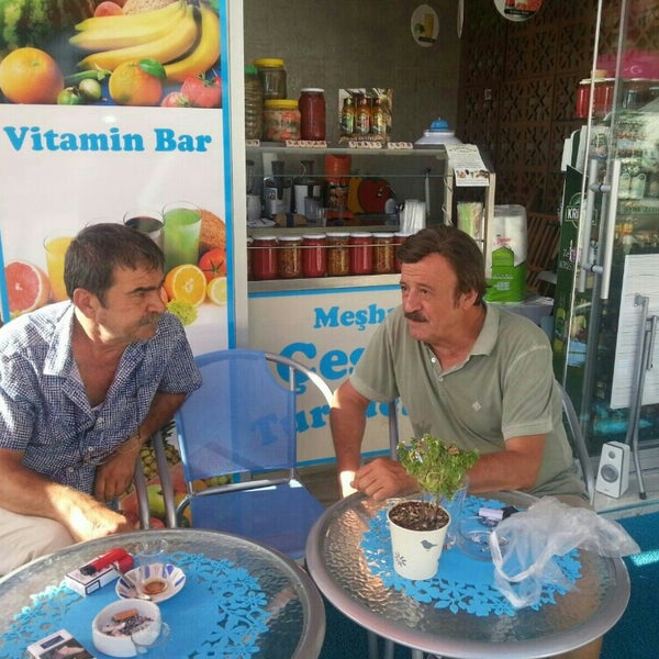 Photo taken at Pickle Juice &amp; Vitamin Bar by İlker K. on 9/8/2015