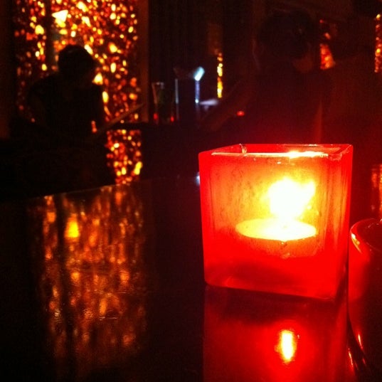 1/1/2013 tarihinde Tâm Anhziyaretçi tarafından MAY Restaurant &amp; Bar'de çekilen fotoğraf