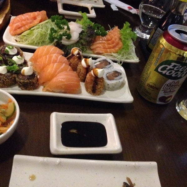 Foto diambil di Kensei Sushi Bar oleh Camila G. pada 6/13/2014