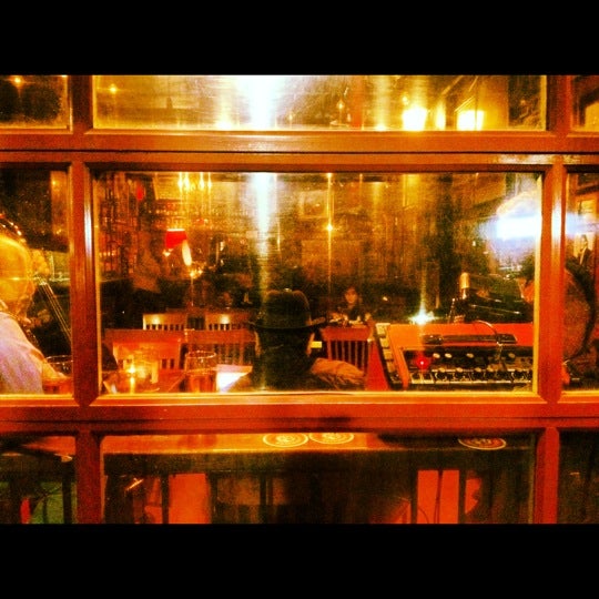 11/4/2012 tarihinde Jef H.ziyaretçi tarafından Castro&#39;s Lounge'de çekilen fotoğraf