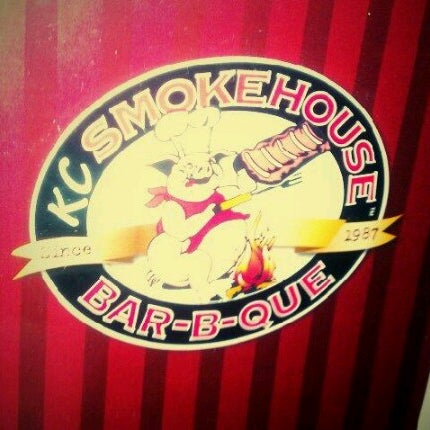 Foto tirada no(a) Smokehouse Barbecue-Gladstone Mo por Pat S. em 9/19/2012