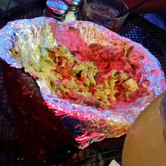 Das Foto wurde bei Azteca Mexican Restaurant Matthews von Danielle am 5/25/2014 aufgenommen
