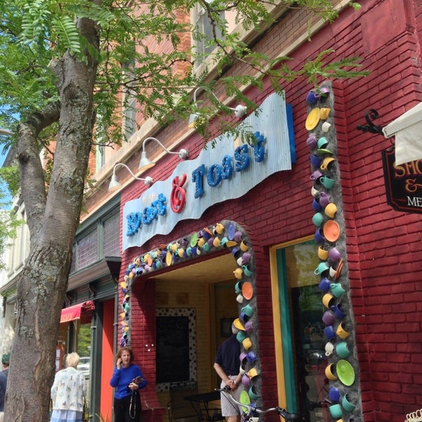 Roast & Toast Café in Petoskey