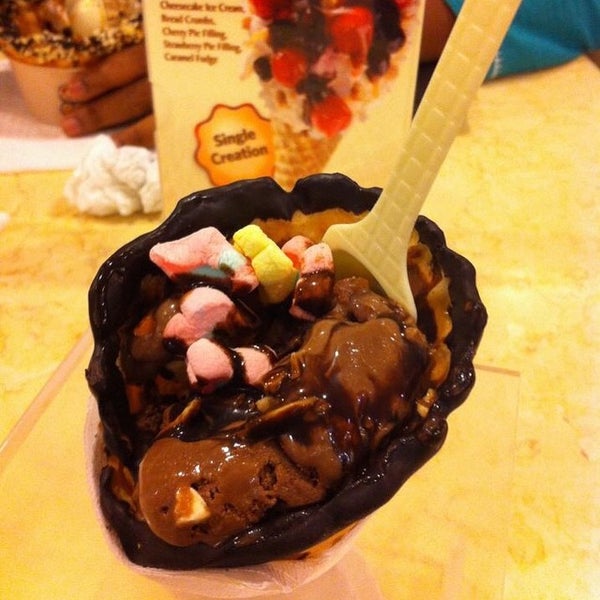 Cream and Fudge Dhanmondi Ice Cream Parlor