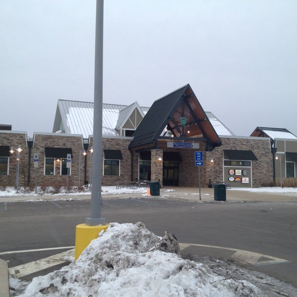 รูปภาพถ่ายที่ Hickory Run Travel Plaza โดย Stevo เมื่อ 1/25/2013