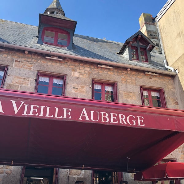 รูปภาพถ่ายที่ La Vieille Auberge โดย Darren C. เมื่อ 9/15/2018