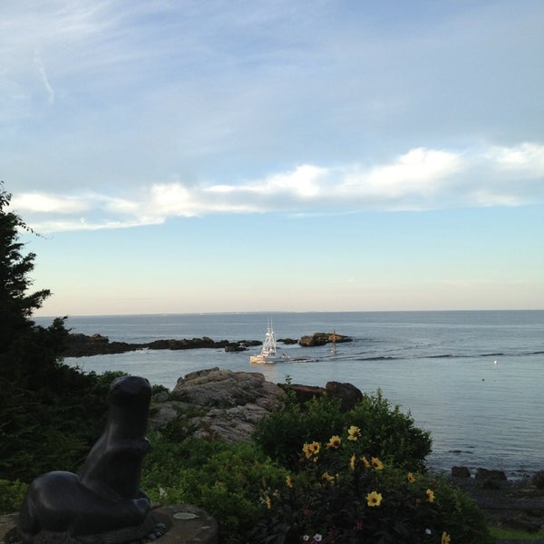 Beautiful views and great collection. Be  sure to catch the Andy Warhol exhibit. Then head to Perkins Cove for a walk on Marginal Way and visit the shops.