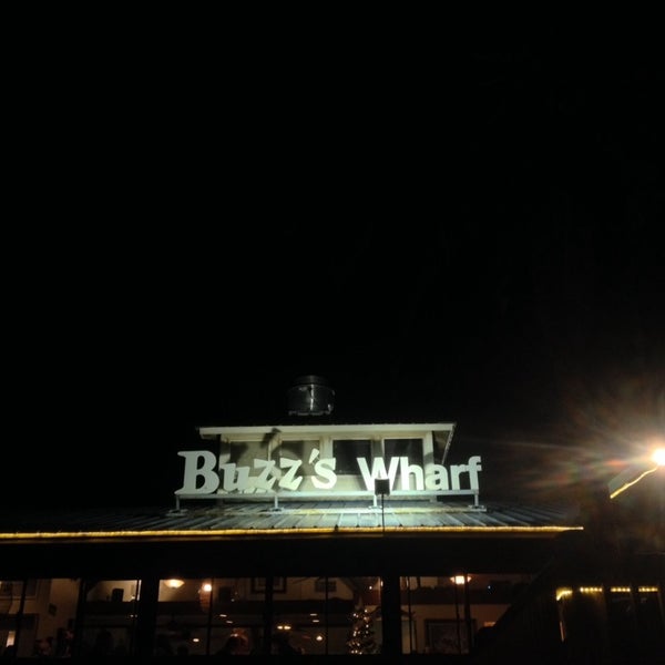 Снимок сделан в Buzz&#39;s Wharf Resturant пользователем Baris H. 12/29/2013